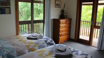 4 bedrooms, desk, iron/ironing board, free WiFi