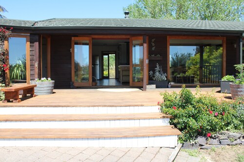 Large Country Home with Views - Spa Pool, Swimming Pool, Firepit, Games Room