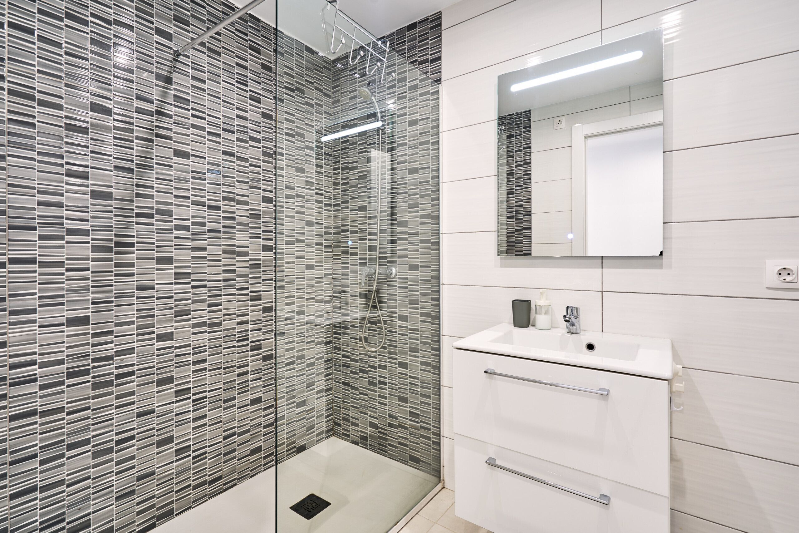 Shower, towels