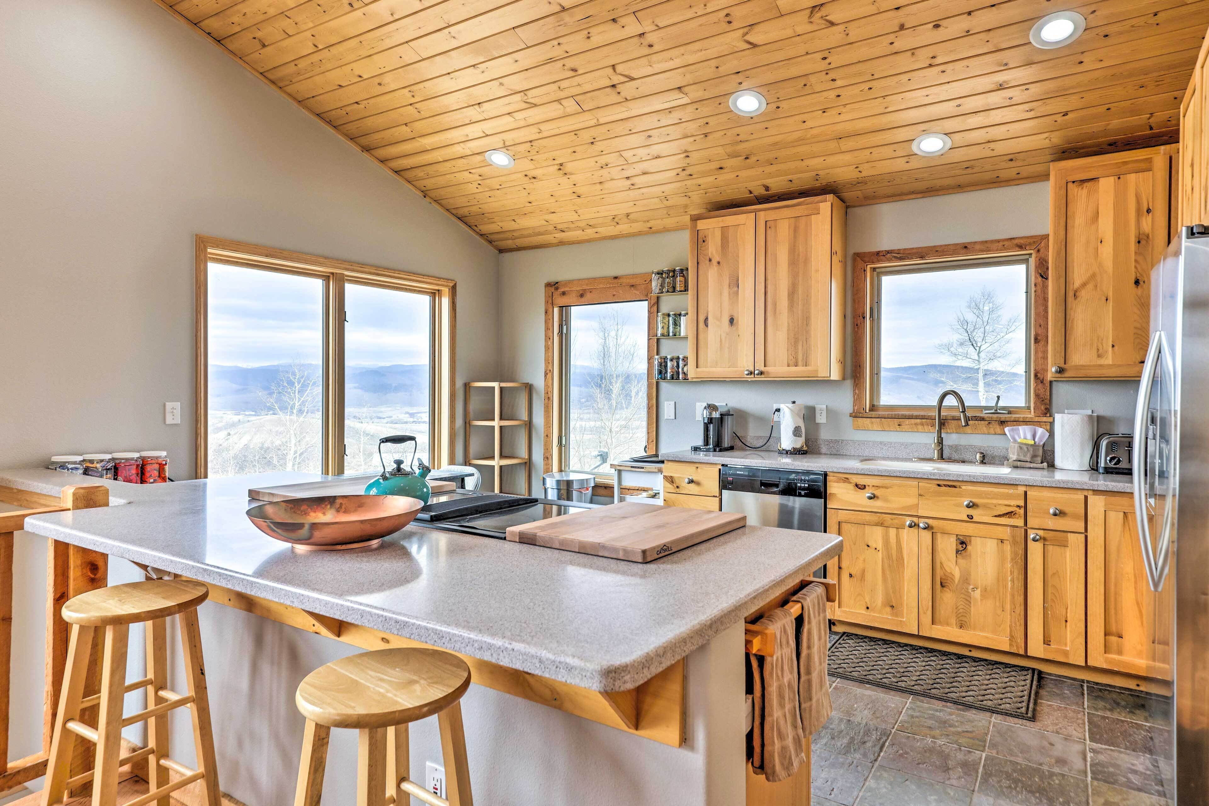 Fridge, microwave, stovetop, dishwasher