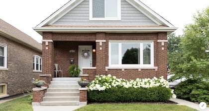 Beautiful Berwyn Bungalow Close to Downtown Chicago