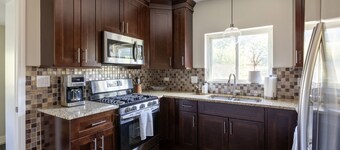 Beautiful Berwyn Bungalow Close to Downtown Chicago