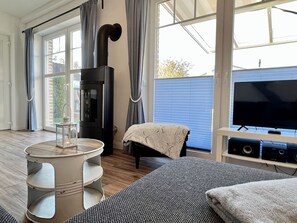 Unclassified image, 4 of 19, button