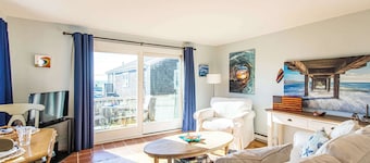 East End Condo Across from Assoc Beach!