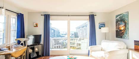 テレビ、書斎 / ワークスペース