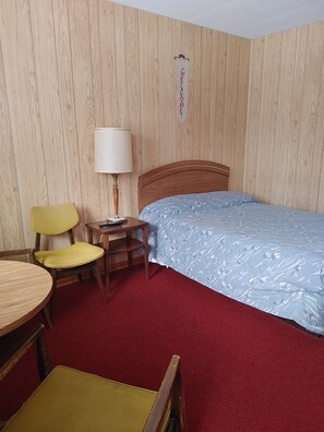 Traditional Single Room | Free WiFi