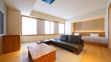 غرفة سوبريور لفردين | خزنة داخل الغرفة وطراز فريد لكل وحدة وتجهيزات عازلة للصوت