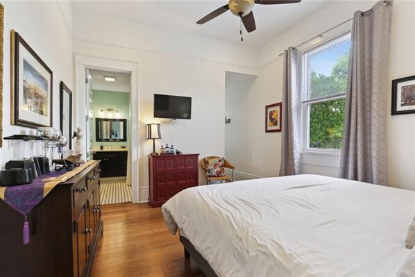 2 soveværelser, skrivebord, strygejern/strygebræt, weekendseng