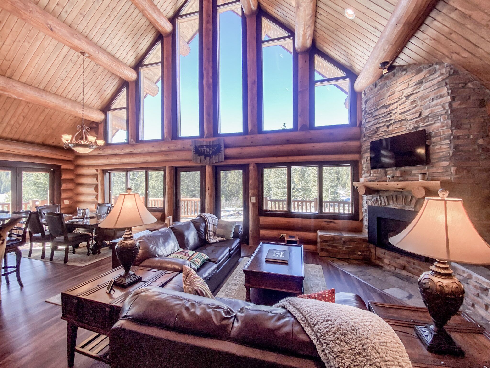 TV, fireplace, offices