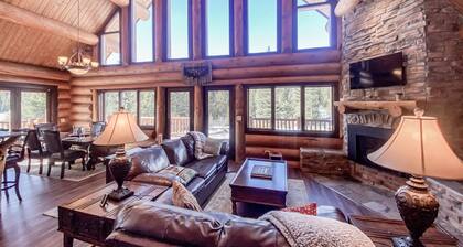 Discounts! Epic Views, Spectacular Custom Log Cabin w/Hot Tub, Fireplace - Moose Tracks Cabin
