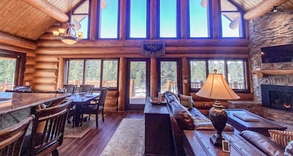 Discounts! Epic Views, Spectacular Custom Log Cabin w/Hot Tub, Fireplace - Moose Tracks Cabin
