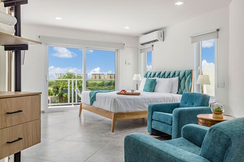 NEW 6 Bedroom Villa 2min Eagle Beach & Palm Beach
