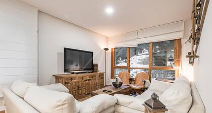 Bonaigua 007 by SeaMount Rentals