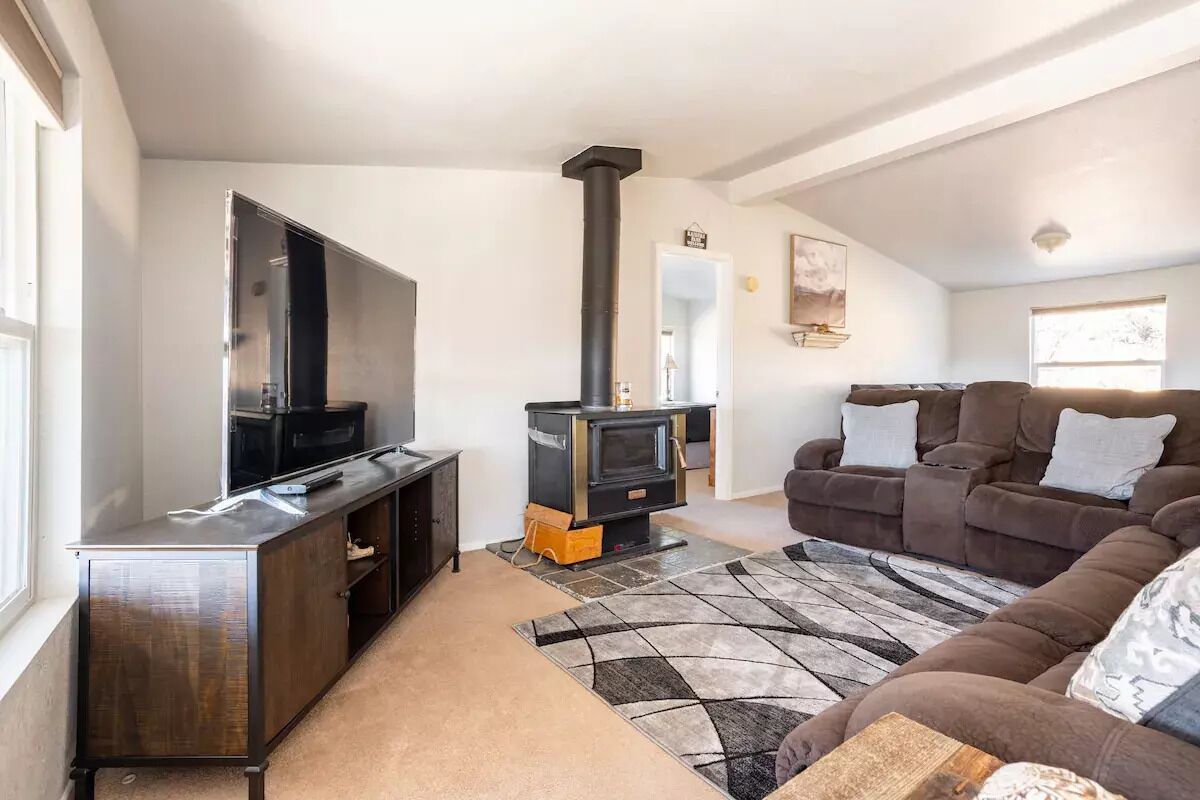 Smart TV, fireplace, DVD player