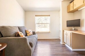 Smart TV, fireplace, DVD player - New !!! Peaceful Mountain View Resort (Tehachapi)