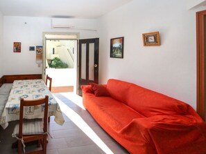 TV - Beautiful apartment for 6 people with WIFI, A/C, TV, patio and pets allowed (Rosolina)