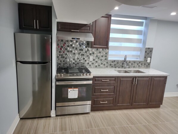 Geladeira, micro-ondas, fogão, cooktop