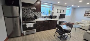 Geladeira, micro-ondas, fogão, cooktop
