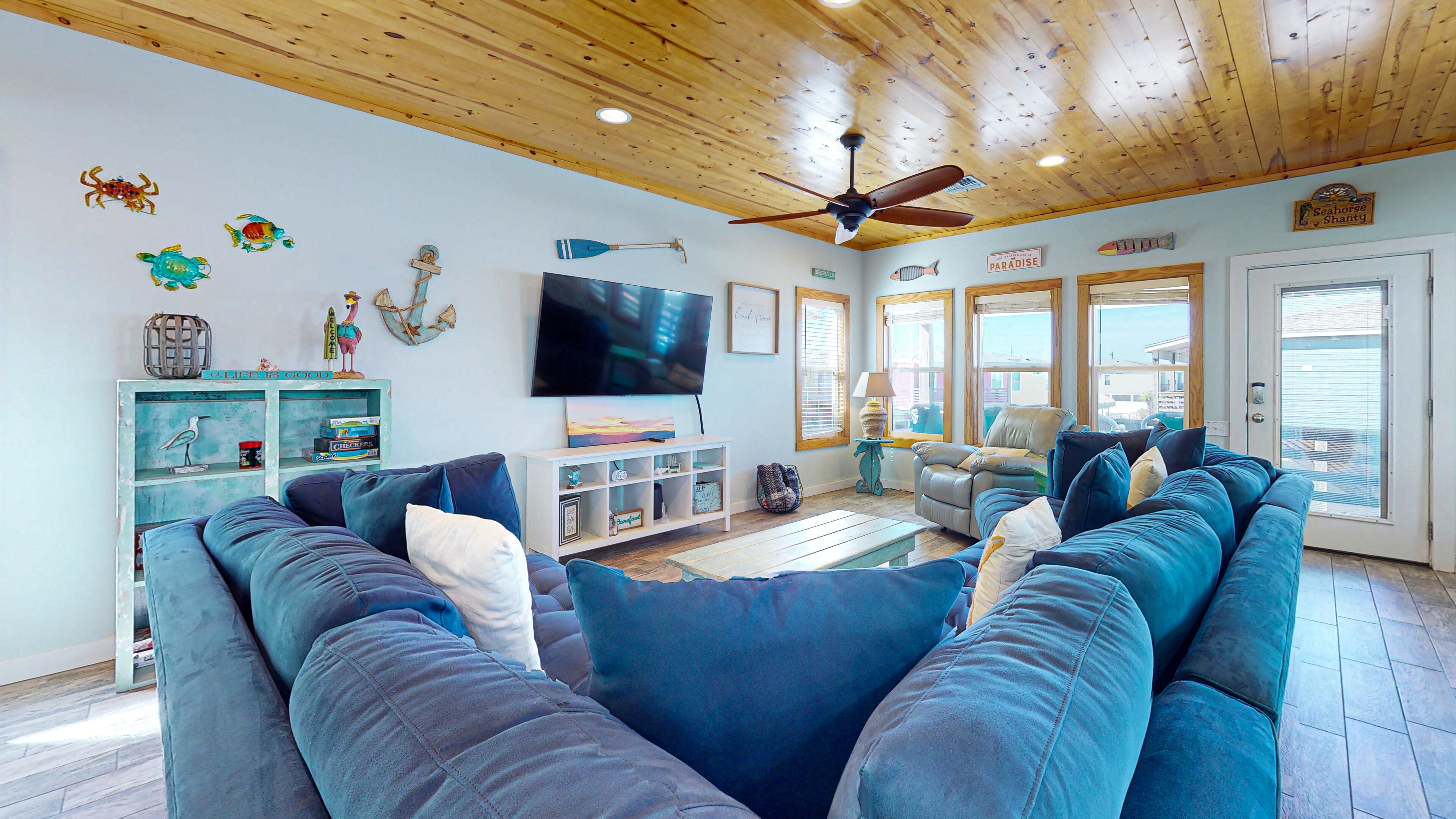 Een televisie en een tafeltennistafel