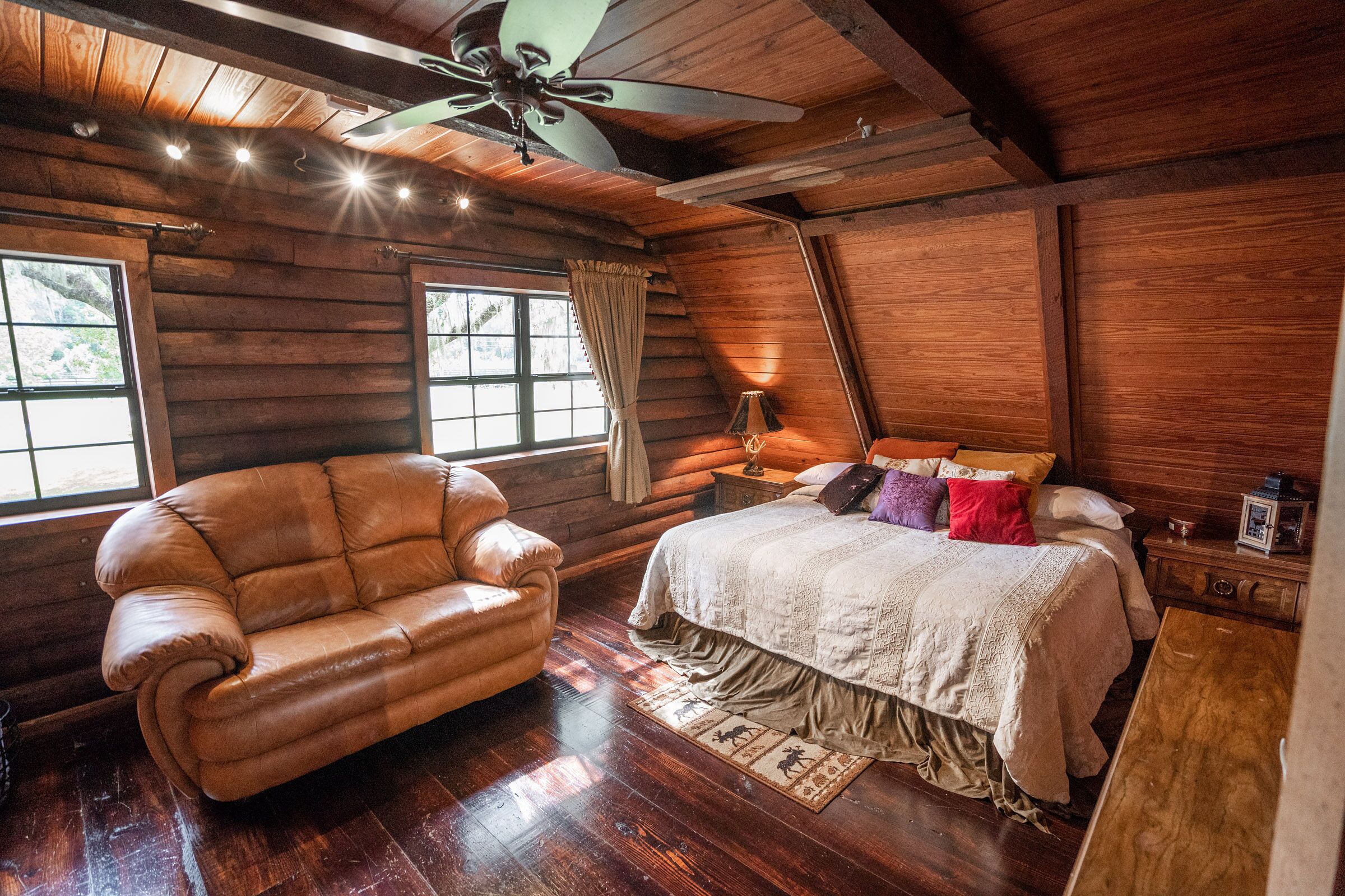 2 bedrooms, desk, free WiFi, bed sheets