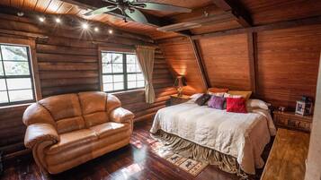 2 bedrooms, desk, free WiFi, bed sheets