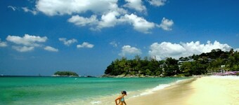 Luxury 4 bed villa, rooftop infinity pool with Ocean Views. Personal chef.