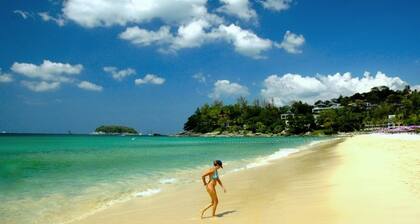 Luxury 4 bed villa, rooftop infinity pool w/Ocean Views