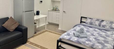 Iron/ironing board, free WiFi, bed sheets