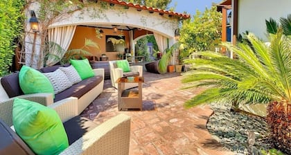 Celebrity Estate Next to the Strip! Huge Indoor Heated Pool,Spa,Tropical,Arcade,