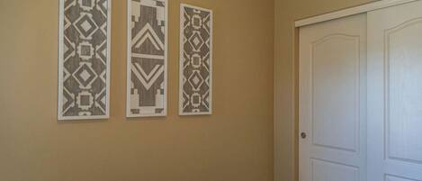 3 bedrooms, desk, iron/ironing board, free WiFi
