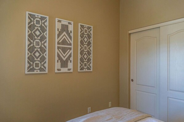 3 bedrooms, desk, iron/ironing board, free WiFi