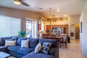 Smart TV, offices, computer monitors, printers - Mountain View Beauty with Pool (Tucson)