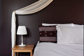 2 bedrooms, travel crib, bed sheets - Ringer- High Country Apartment (Dinner Plain)