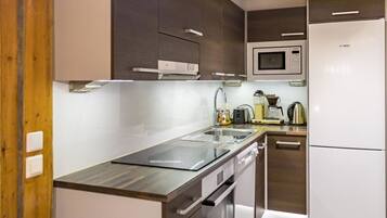 Jääkaappi, mikroaaltouuni, astianpesukone