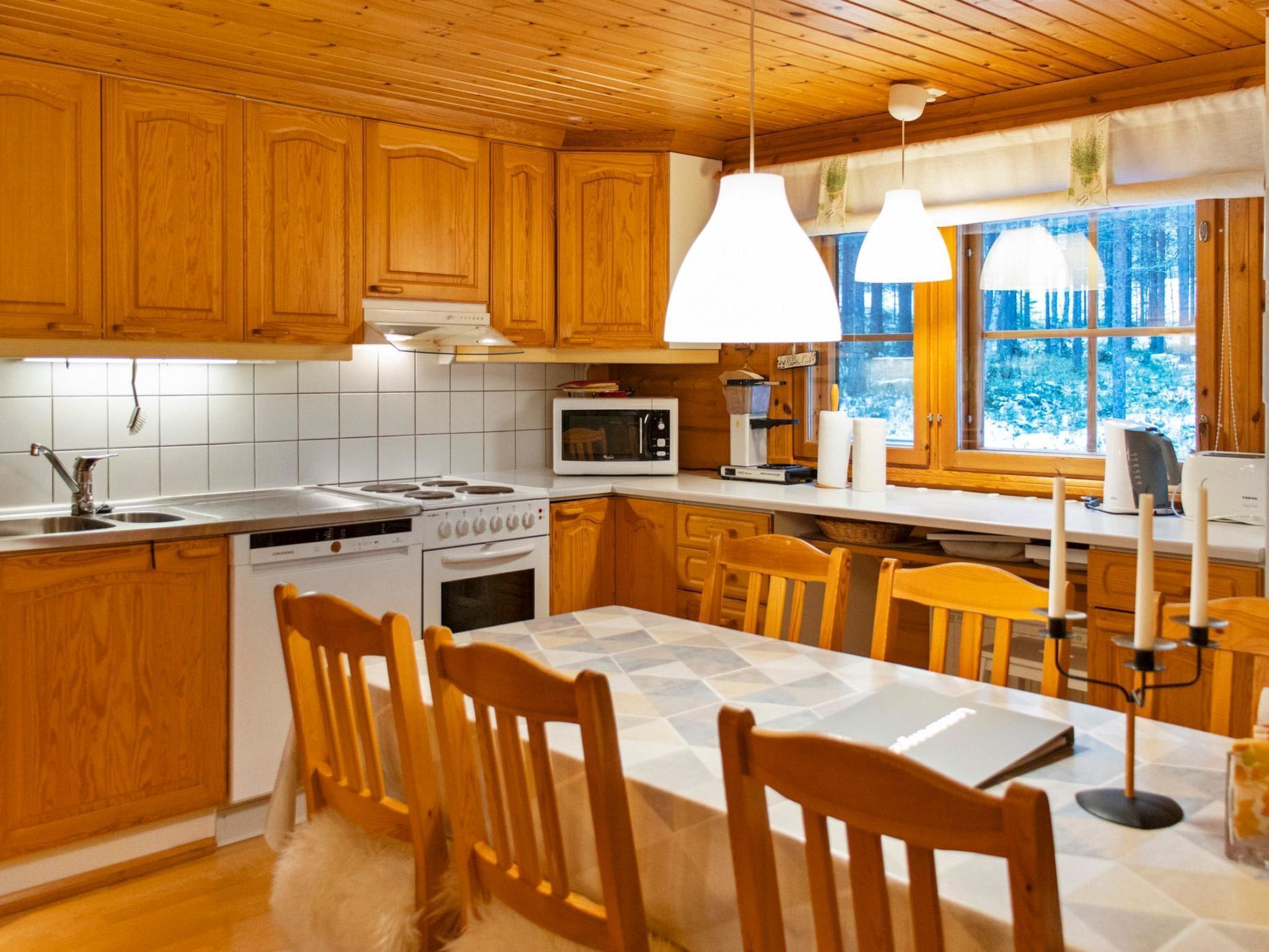 Fridge, microwave, dishwasher, cookware/dishes/utensils