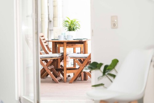 Spacious apartment | roof terrace | old town | parking available