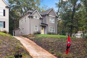 Exterior - NEW! 4 BR 3.5 BA Sleeps 8 5 mins from UGA (Athens)