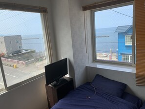 Basic Room | In-room dining
