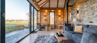 Unique villa with fantastic views, near the beach