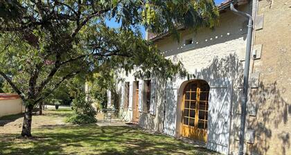 ANCIENNE FERME EN PIERRE AVEC PISCINE