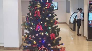 TV connectée de 43 pouces avec chaînes par satellite, télévision