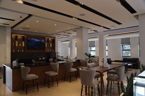 2 من البارات/الاستراحات