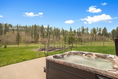 Whitetail · Leighton`s Lodge-Hot Tub-Borders National Forest