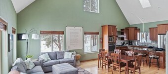 Whitetail · Leighton`s Lodge-Hot Tub-Borders National Forest