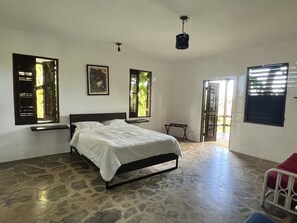 7 bedrooms, WiFi, bed sheets