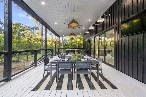 Outdoor dining
