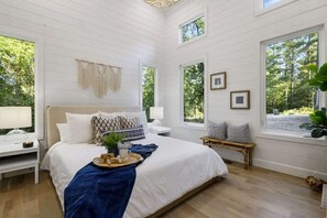 4 habitaciones, tabla de planchar con plancha, wifi y ropa de cama