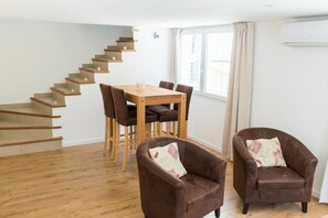 Dining - Villa with heated pool between Nîmes, Montpellier and the sea (Langlade)