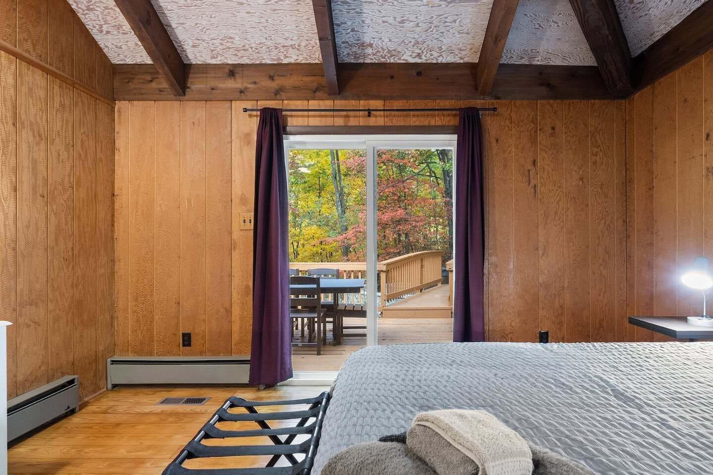 5 室のベッドルーム、デスク、WiFi (無料)、ベッドシーツ