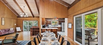 The Oculus - Huge Cabin with a Hot Tub!